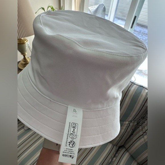 Lululemon Reversible pink/white Bucket Hat - Picture 6 of 6